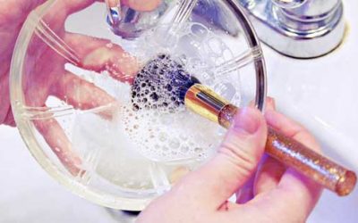 Razones por las que debes limpiar tus brochas de maquillaje